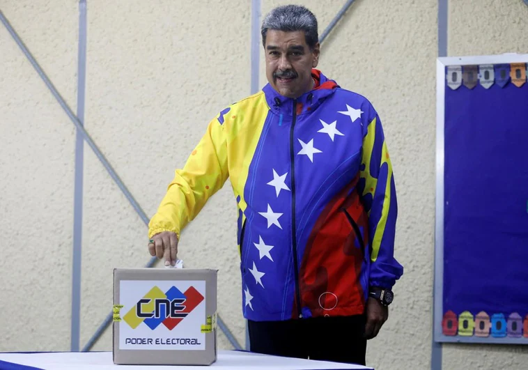 Maduro vota a primera hora y promete respetar los resultados: «Palabra santa» Maduro vota a primera hora y promete respetar los resultados: «Palabra santa»