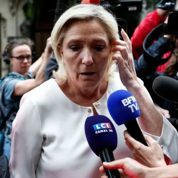 Le Pen acusa a Macron de «dar un golpe de Estado administrativo» con sus nombramientos