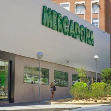 Mercadona amplía el listado de supermercados en los que abre en domingo por los horarios de verano