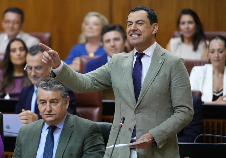 Moreno carga contra Vox: «¿Todos los extranjeros que viven en Andalucía son unos delincuentes salvajes?» Moreno carga contra Vox: «¿Todos los extranjeros que viven en Andalucía son unos delincuentes salvajes?»