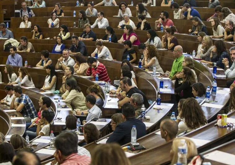 Convocadas más de 5.000 plazas para una de las oposiciones más fáciles de aprobar en España: sueldos de hasta 26.000 euros Convocadas más de 5.000 plazas para una de las oposiciones más fáciles de aprobar en España: sueldos de hasta 26.000 euros