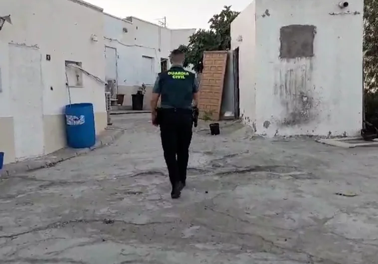 Pelea multitudinaria en un pueblo de Almería que termina con tres heridos tras un tiroteo Pelea multitudinaria en un pueblo de Almería que termina con tres heridos tras un tiroteo