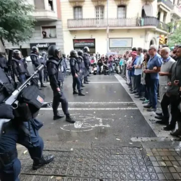 El juez amnistía a los policías procesados por las cargas del 1-O en Barcelona