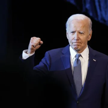 Pesos pesados demócratas ya presionan a Biden para que se vaya