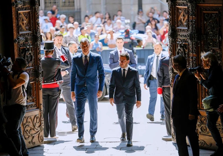 Pesimismo en el PSOE: «Ni una investidura de Illa podría ya reflotar la legislatura» Pesimismo en el PSOE: «Ni una investidura de Illa podría ya reflotar la legislatura»