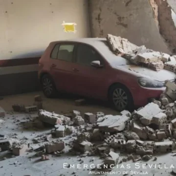 Se desploman las cuatro plantas que quedaban sin derruir de la Torre Mapfre en Sevilla