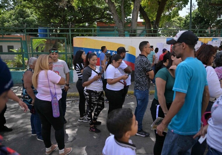 Venezuela vota para dar un giro a una historia de miseria y éxodo Venezuela vota para dar un giro a una historia de miseria y éxodo