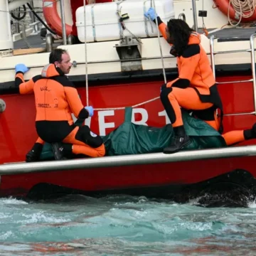 Hallados cuatro cuerpos en el yate que naufragó en Sicilia