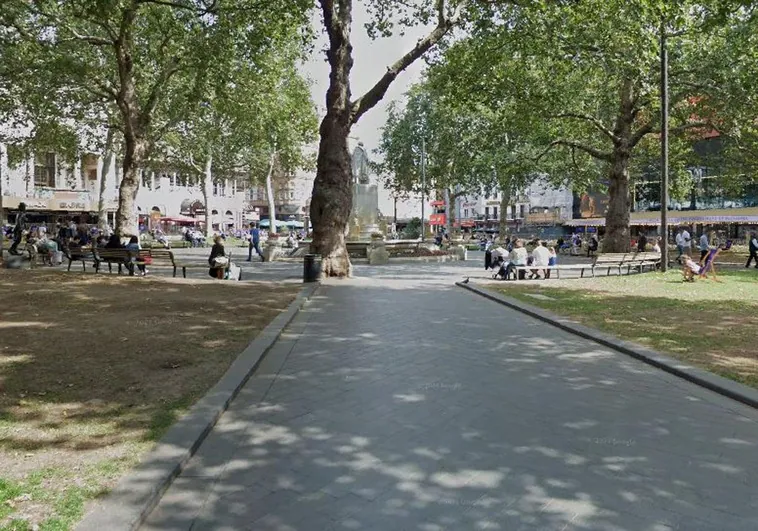 Apuñalan a una mujer y una niña en una turística plaza del centro de Londres