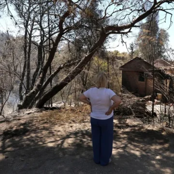 Grecia da por controlado el incendio que ha asediado Atenas