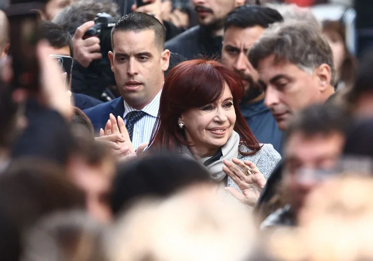 Cristina Kirchner denuncia un «atentado político» en su contra y pide hallar a los autores intelectuales