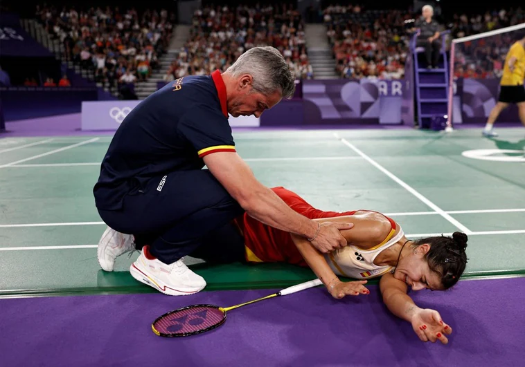 Dramático final de Carolina Marín: se lesiona la rodilla a diez puntos de la gloria