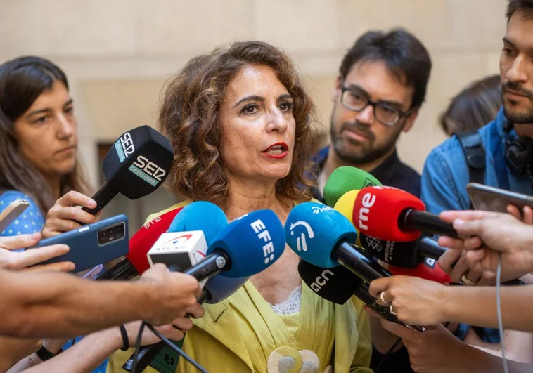 María Jesús Montero avala el acuerdo catalán como solidario y abre camino al Estado federal