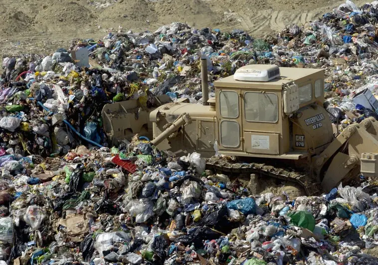 Aparece muerto entre basuras un bebé en una planta de reciclaje de Granada