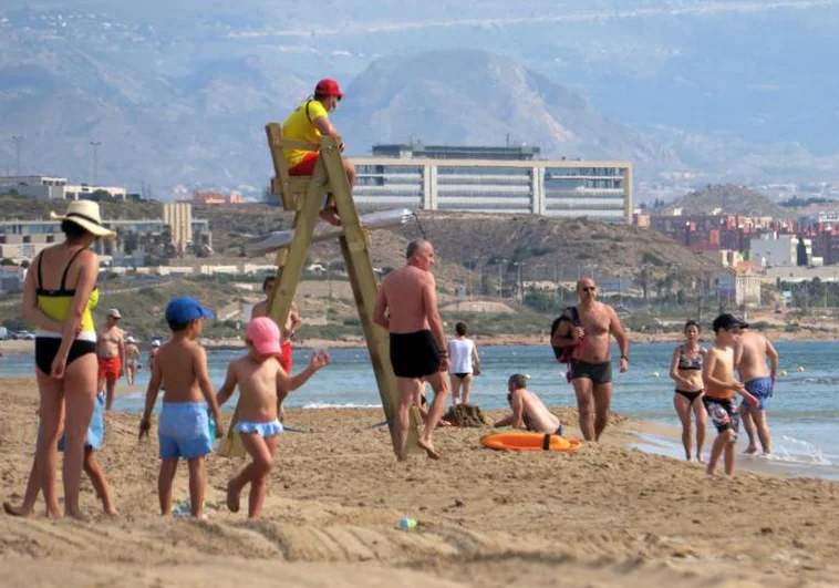 Mueren dos hombres ahogados playas valencianas y un ertzaina salva a una mujer