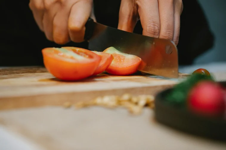 Niegan la incapacidad a una ayudante de cocina con depresión y dos dedos amputados: consideran que puede trabajar