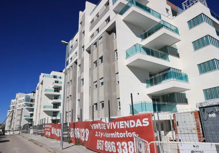 La compra de vivienda modera su caída en junio al 6,1% y suma dos meses de retrocesos