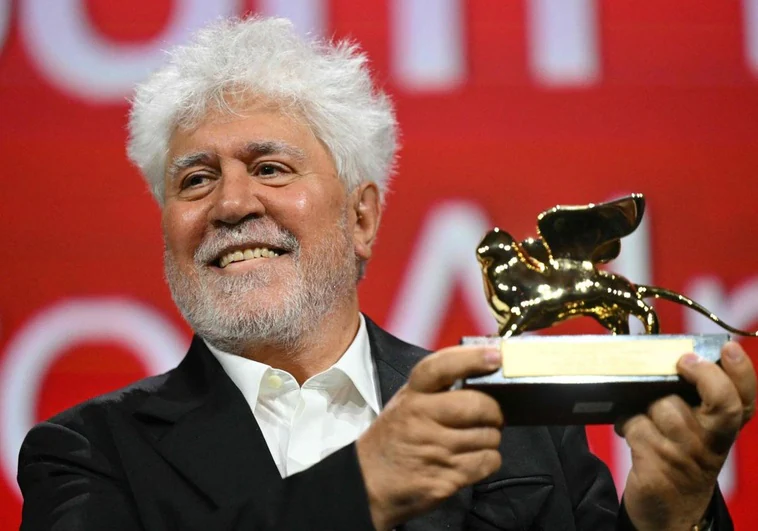 Almodóvar gana el León de Oro a la mejor película en el Festival de Venecia