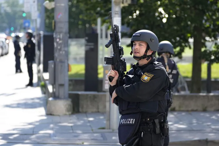 Un hombre que disparaba con un rifle, abatido ante el consulado de Israel en Múnich