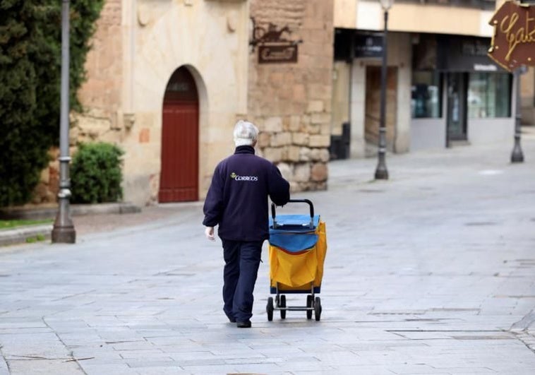 Correos facilitará la salida con bajas incentivadas de 2.100 funcionarios de más de 60 años a partir del mes de julio