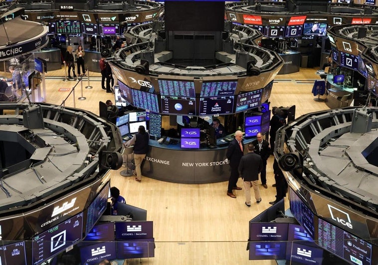 Wall Street continúa con una nueva jornada de fuertes caídas ante la escalada de la guerra comercial Wall Street continúa con una nueva jornada de fuertes caídas ante la escalada de la guerra comercial