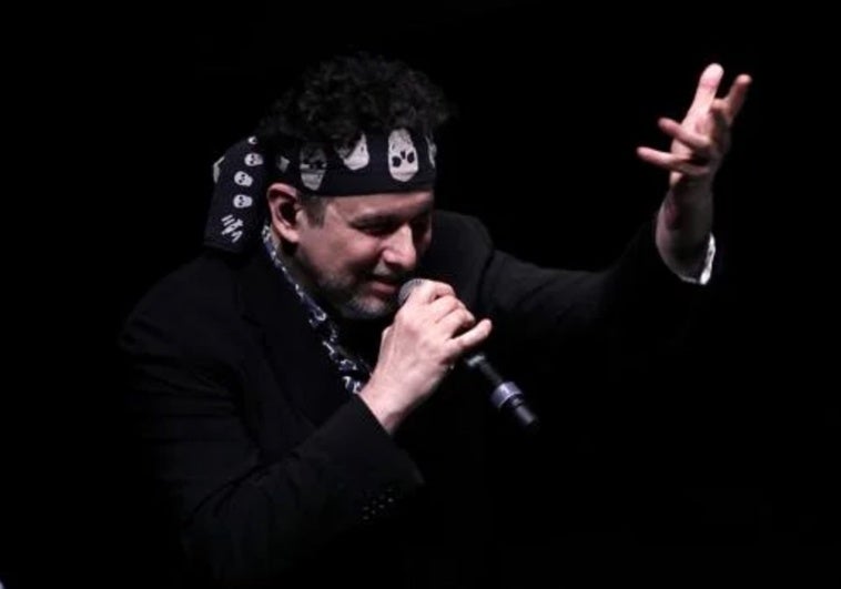 Calamaro planta a sus fans en pleno concierto por abuchear su defensa de los toros Calamaro planta a sus fans en pleno concierto por abuchear su defensa de los toros