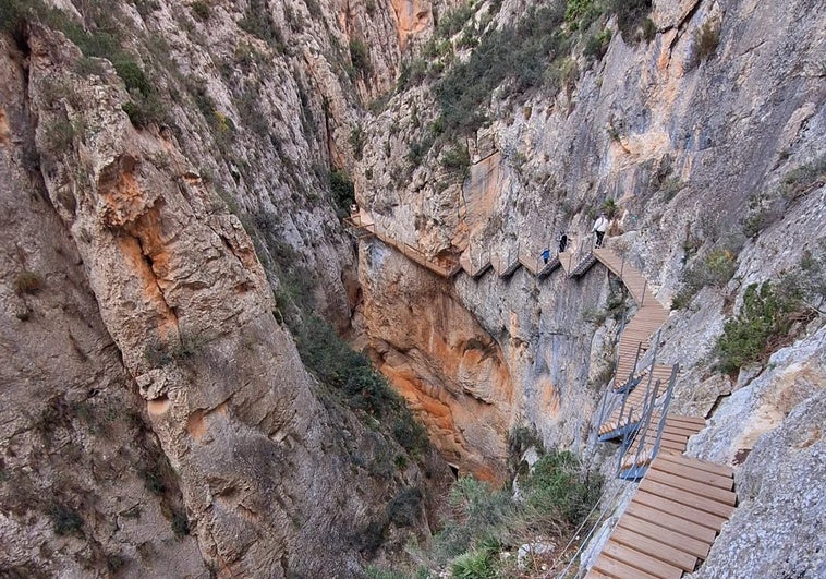 La Pasarela de Relleu, así es la versión alicantina del 'caminito del rey' La Pasarela de Relleu, así es la versión alicantina del ‘caminito del rey’