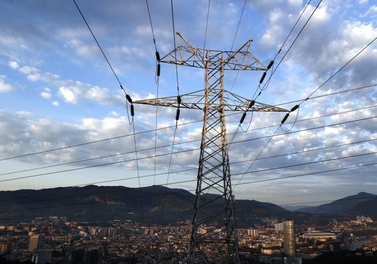 La Comisión Europea insta a España a mejorar las interconexiones eléctricas y mejorar las redes La Comisión Europea insta a España a mejorar las interconexiones eléctricas y mejorar las redes