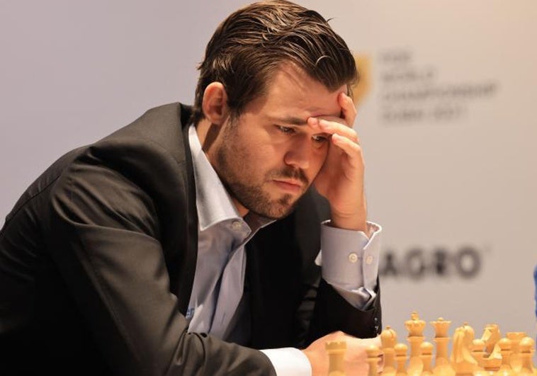La partida de ajedrez más bestial: Carlsen contra 140.000 jugadores a la vez La partida de ajedrez más bestial: Carlsen contra 140.000 jugadores a la vez