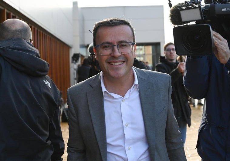 Renuncia una diputada del PSOE en Extremadura para que Gallardo entre en la Asamblea y se convierta en aforado Renuncia una diputada del PSOE en Extremadura para que Gallardo entre en la Asamblea y se convierta en aforado