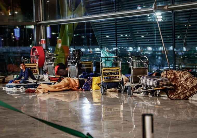 Robo con violencia en el Metro a una trabajadora de Barajas tras finalizar su jornada laboral Robo con violencia en el Metro a una trabajadora de Barajas tras finalizar su jornada laboral