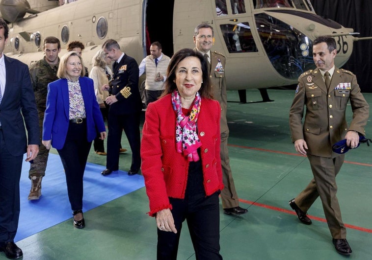 El Gobierno permite las 'puertas giratorias' a decenas de jefes militares El Gobierno permite las ‘puertas giratorias’ a decenas de jefes militares