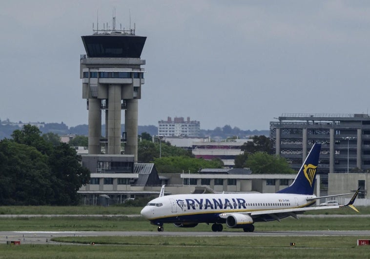Ryanair, condenada a devolver a una pasajera el recargo por llevar equipaje de mano en cinco vuelos Ryanair, condenada a devolver a una pasajera el recargo por llevar equipaje de mano en cinco vuelos