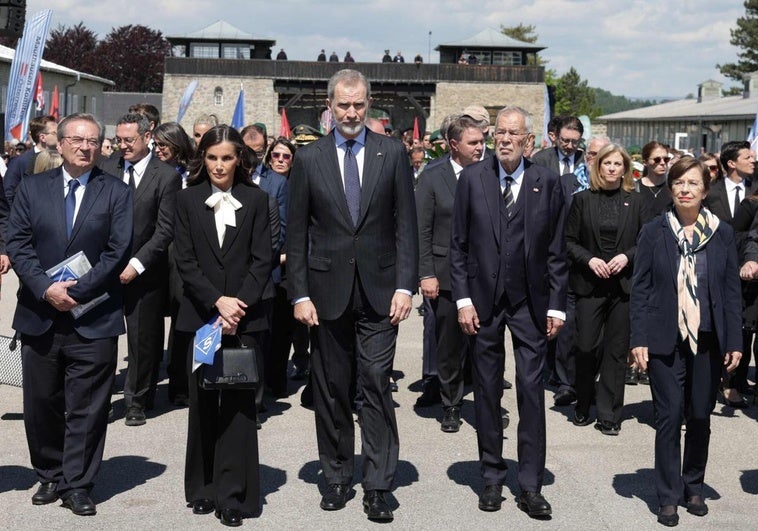 Los Reyes rinden homenaje a las víctimas españolas de Mauthausen en el 80 aniversario de la liberación del campo Los Reyes rinden homenaje a las víctimas españolas de Mauthausen en el 80 aniversario de la liberación del campo