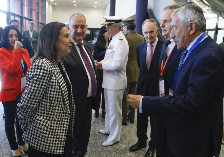 Los Ejércitos y la industria piden «certidumbres» en una feria de defensa con Robles de nuevo con perfil bajo Los Ejércitos y la industria piden «certidumbres» en una feria de defensa con Robles de nuevo con perfil bajo