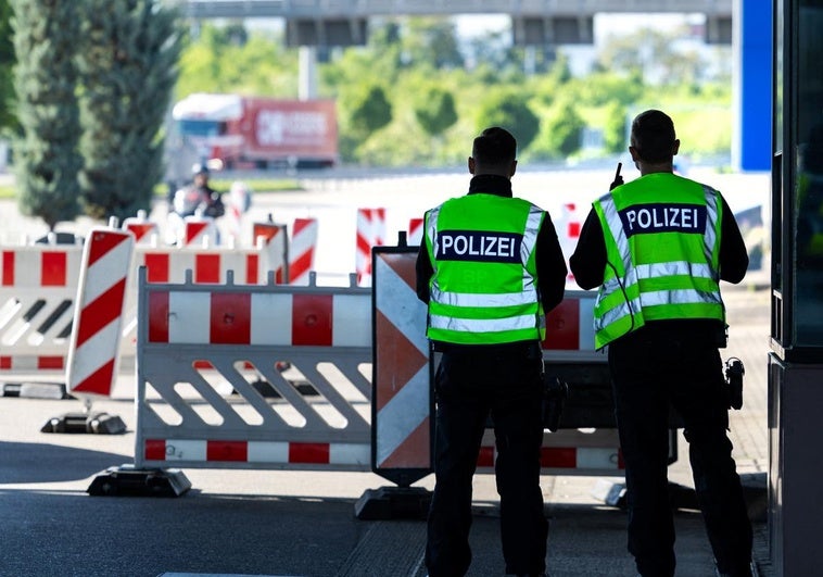 Alemania retoma las deportaciones de inmigrantes irregulares a Grecia Alemania retoma las deportaciones de inmigrantes irregulares a Grecia