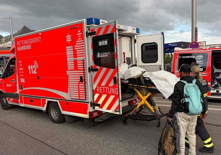Al menos 12 heridos, tres de ellos en estado crítico, en un apuñalamiento en la estación de trenes de Hamburgo Al menos 12 heridos, tres de ellos en estado crítico, en un apuñalamiento en la estación de trenes de Hamburgo