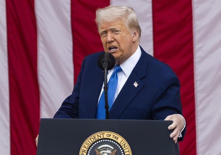 Trump, que se plantea sanciones a Rusia, avisa a Putin de que está «jugando con fuego» Trump, que se plantea sanciones a Rusia, avisa a Putin de que está «jugando con fuego»