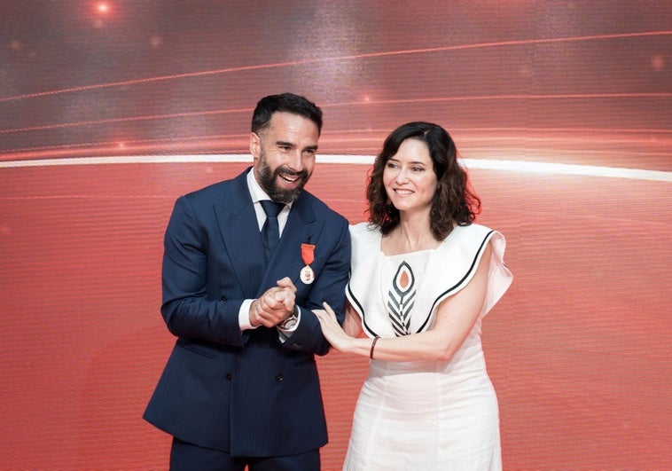 Dani Carvajal recibe la Medalla de Oro de Madrid, «una comunidad fantástica para vivir» Dani Carvajal recibe la Medalla de Oro de Madrid, «una comunidad fantástica para vivir»