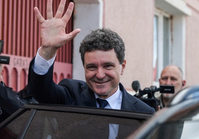 Victoria del proeuropeo Dan en Rumanía, según los sondeos a pie de urna, pero la extrema derecha lo niega Victoria del proeuropeo Dan en Rumanía, según los sondeos a pie de urna, pero la extrema derecha lo niega