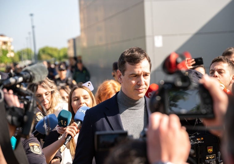 El hermano de Sánchez y Gallardo, al banquillo por tráfico de influencias y prevaricación El hermano de Sánchez y Gallardo, al banquillo por tráfico de influencias y prevaricación