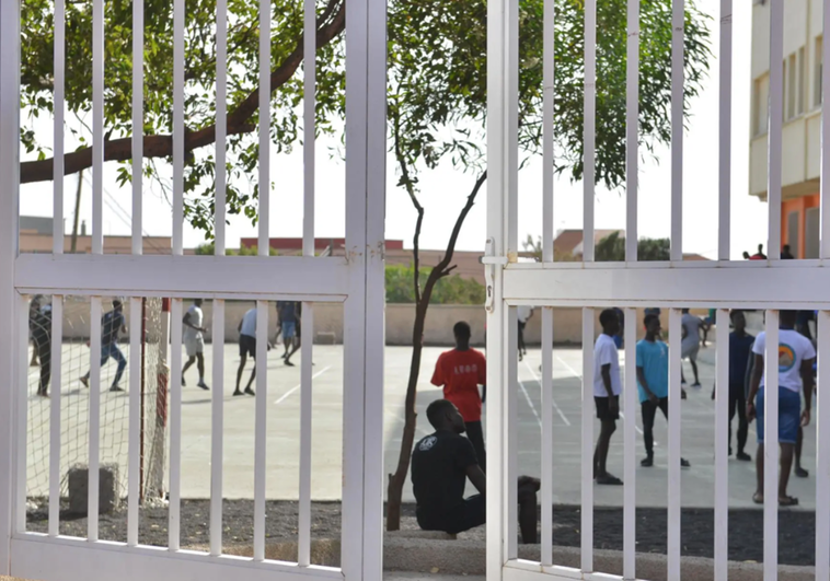 Condenado a prisión por reclamar favores sexuales a menores inmigrantes a cambio de regalos Condenado a prisión por reclamar favores sexuales a menores inmigrantes a cambio de regalos