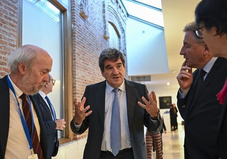 Escrivá se sirvió de un comité de tercer nivel para desautorizar al analista jefe del Banco de España Escrivá se sirvió de un comité de tercer nivel para desautorizar al analista jefe del Banco de España