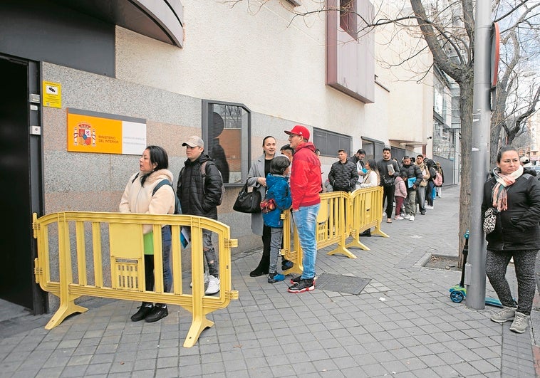 Miles de solicitantes de asilo, empujados a la irregularidad por el nuevo Reglamento de Extranjería Miles de solicitantes de asilo, empujados a la irregularidad por el nuevo Reglamento de Extranjería