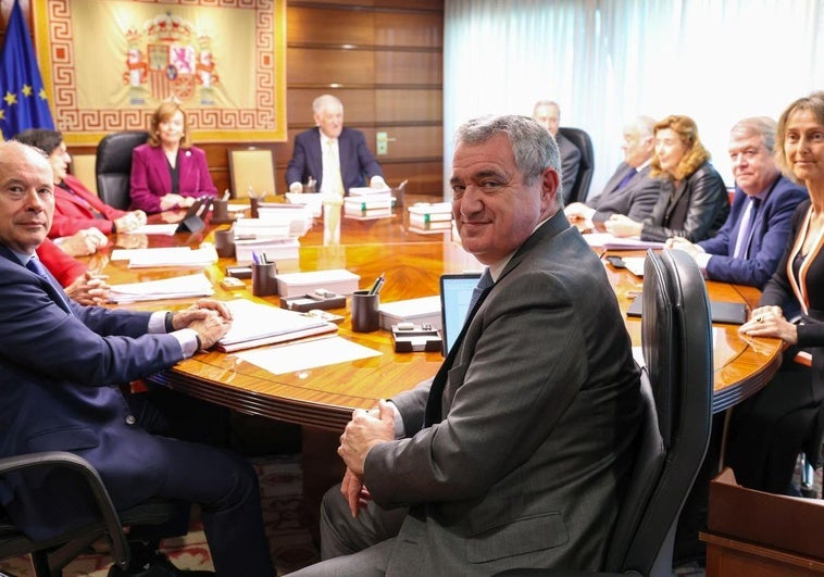La mayoría progresista del TC acuerda la expulsión definitiva de Macias del debate sobre la amnistía La mayoría progresista del TC acuerda la expulsión definitiva de Macias del debate sobre la amnistía