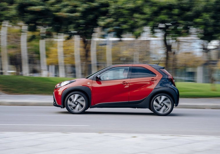 Un urbanita pintón, ágil y muy versátil: Así es el Toyota Aygo X Un urbanita pintón, ágil y muy versátil: Así es el Toyota Aygo X