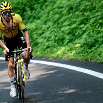 Simon Yates destroza a Del Toro en la Finestre y se lleva el Giro