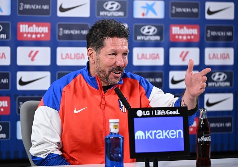 La pregunta que regatea Simeone: «Me tomas por tonto» La pregunta que regatea Simeone: «Me tomas por tonto»