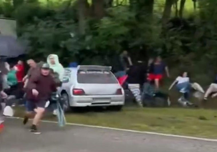 Un participante en el Rallye de Hoznayo, en Cantabria, arrolla a ocho espectadores Un participante en el Rallye de Hoznayo, en Cantabria, arrolla a ocho espectadores