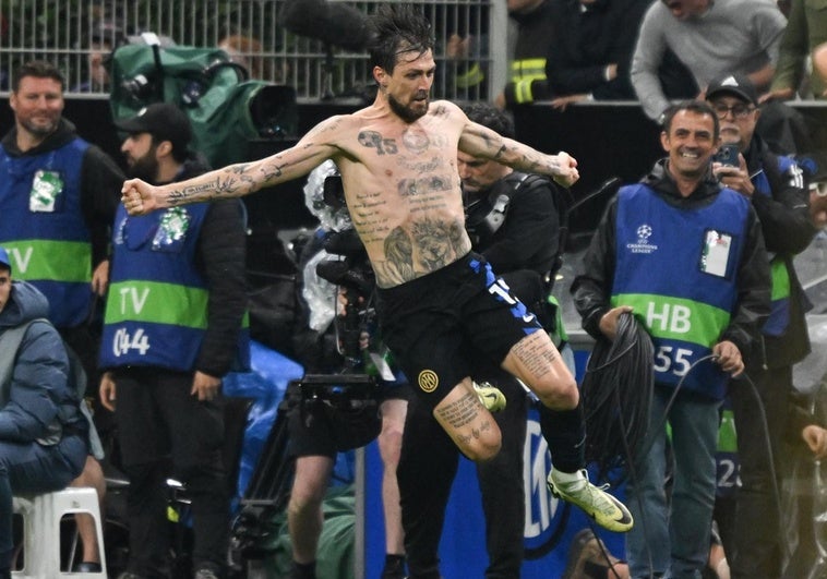 Acerbi, el héroe del Inter que venció al alcoholismo, el cáncer y una depresión Acerbi, el héroe del Inter que venció al alcoholismo, el cáncer y una depresión